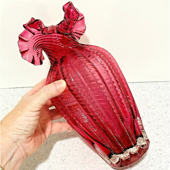 Vintage Fenton Pink Cranberry Art Glass Swirled Ribbed Ruffled Vase Collectible - Picture 6 of 10